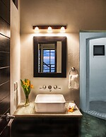 Manta Raya Hotel