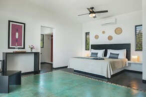 Manta Raya Hotel