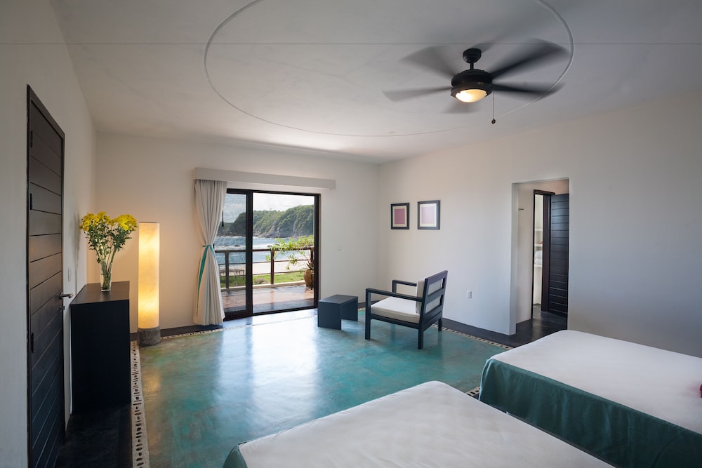 Manta Raya Hotel