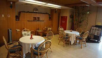 Riverside Hotel