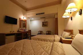 Riverside Hotel