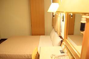 Riverside Hotel