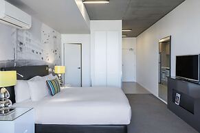 Oaks Melbourne on William Suites