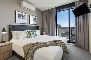 Oaks Melbourne on William Suites