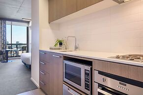 Oaks Melbourne on William Suites