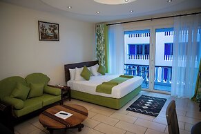 Cowrie Shell Beach Apartments
