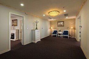 Super Candle Hotel