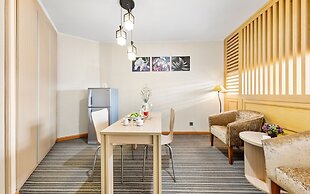 Super Candle Hotel