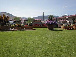 Apple Tree Inn