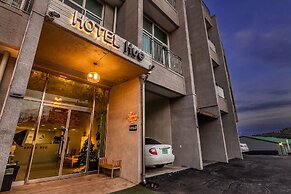 Hotel Hue Loft