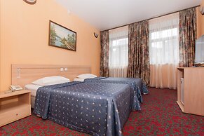 Regina Hotel on Baumana