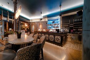 Xenon Inn