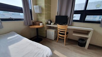 Bound Hostel