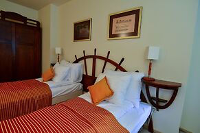 Port Hotel