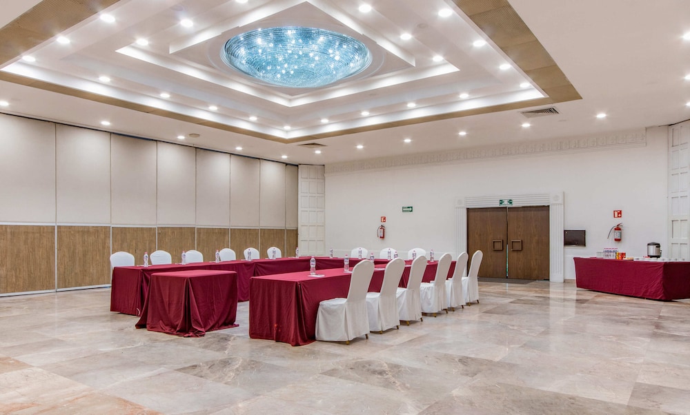 Radisson Hotel & Convention Center Toluca