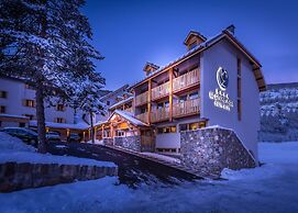 Le Grand Aigle, Friendly Hotel
