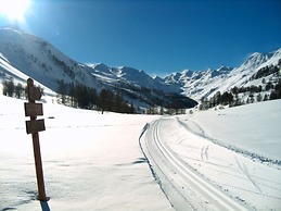 Le Grand Aigle, Friendly Hotel