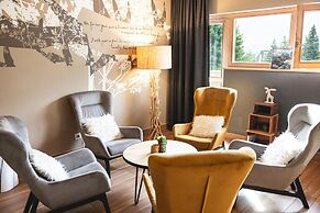 Le Grand Aigle, Friendly Hotel