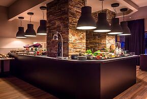 Le Grand Aigle, Friendly Hotel