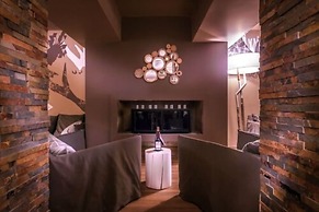 Le Grand Aigle, Friendly Hotel