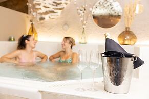Le Grand Aigle, Friendly Hotel