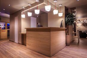 Le Grand Aigle, Friendly Hotel