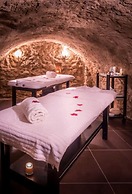 Le Grand Aigle, Friendly Hotel