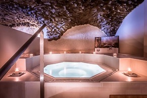 Le Grand Aigle, Friendly Hotel