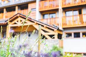 Le Grand Aigle, Friendly Hotel