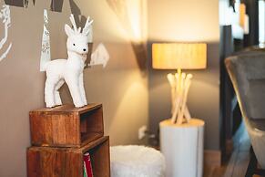 Le Grand Aigle, Friendly Hotel