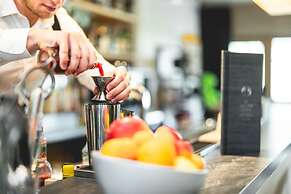 Le Grand Aigle, Friendly Hotel