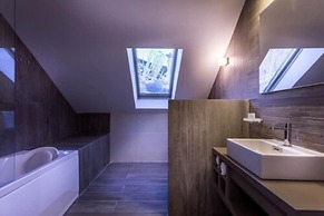 Le Grand Aigle, Friendly Hotel