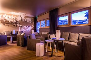 Le Grand Aigle, Friendly Hotel