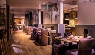 Le Grand Aigle, Friendly Hotel