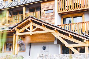 Le Grand Aigle, Friendly Hotel