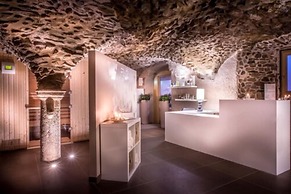 Le Grand Aigle, Friendly Hotel
