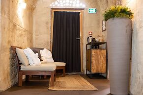 Le Grand Aigle, Friendly Hotel