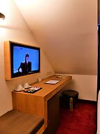 Le Grand Aigle, Friendly Hotel