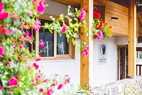 Le Grand Aigle, Friendly Hotel