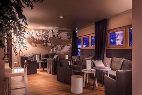 Le Grand Aigle, Friendly Hotel