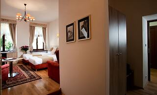 Hotel Santi