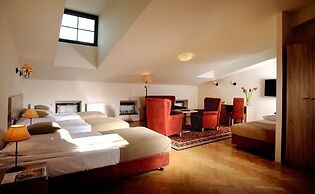 Hotel Santi