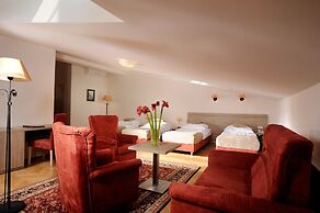 Hotel Santi