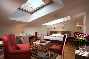 Hotel Santi