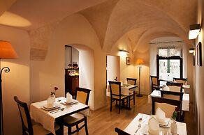 Hotel Santi