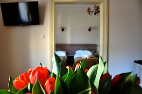 Hotel Santi