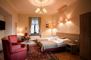 Hotel Santi
