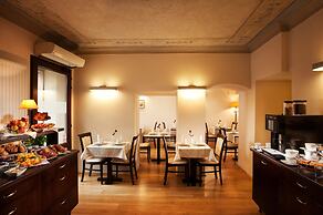 Hotel Santi
