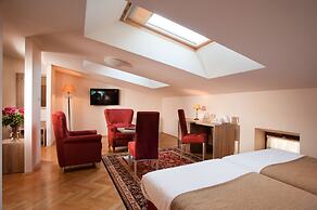 Hotel Santi