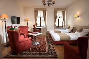 Hotel Santi